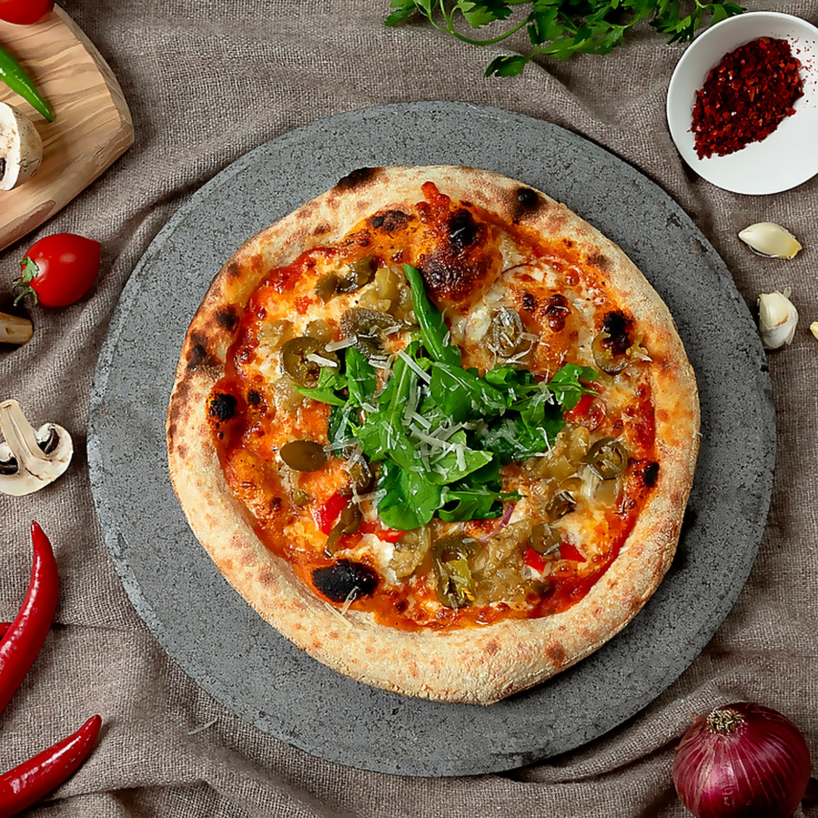 Sebzeli ekşi maya pizza